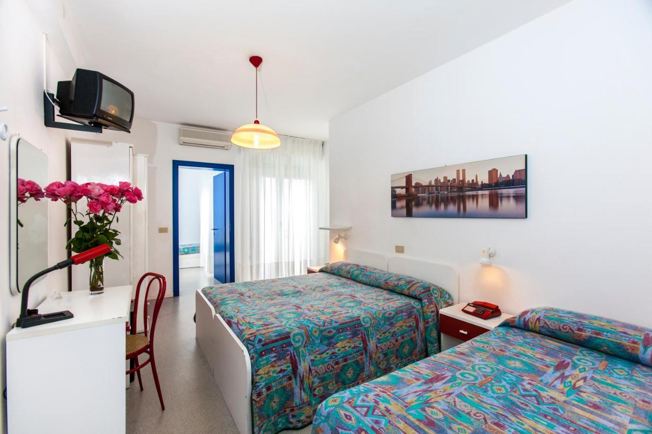 Hotel Wally Lido di Jesolo Exteriör bild