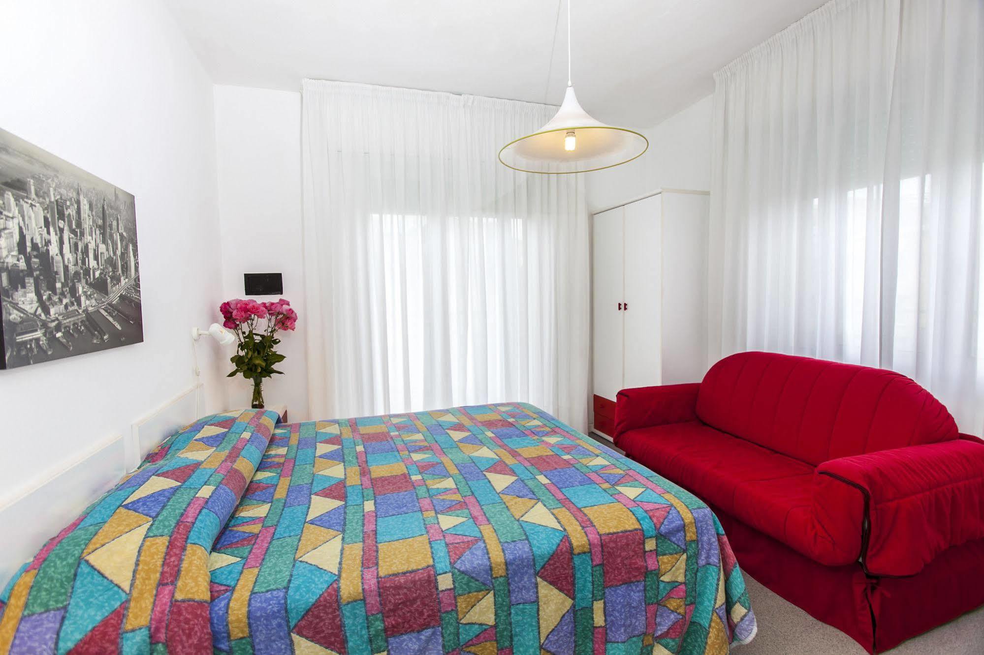 Hotel Wally Lido di Jesolo Exteriör bild